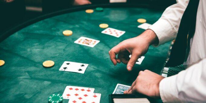 Tại Sao Liêng HitClub Thu Hút Người Chơi Năm 2025?